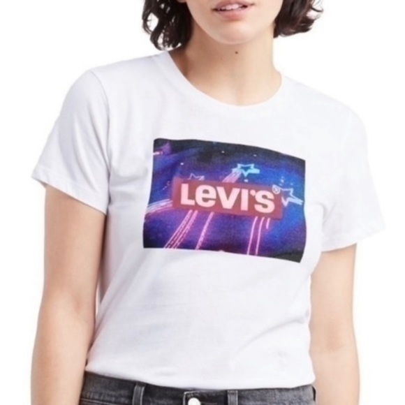 NWT. LEVI’S Women’s The Perfect Tee Top - Picture 1 of 4
